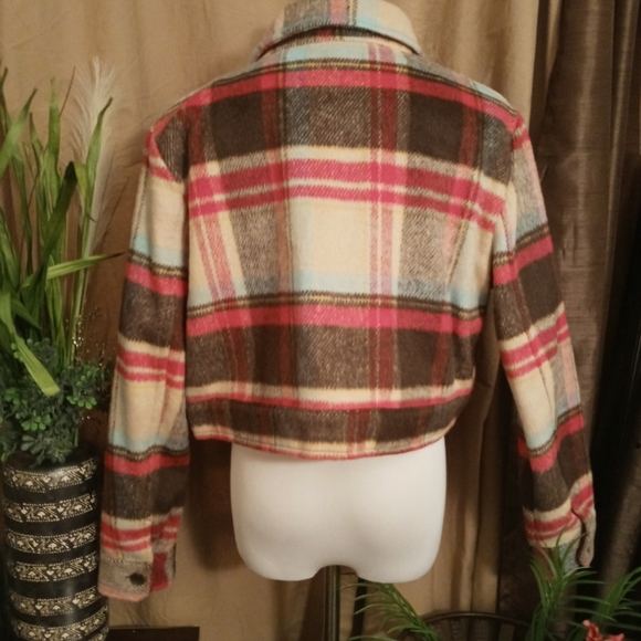 Stylish cropped wool like jacket💅😘💄👛 - Picture 4 of 7